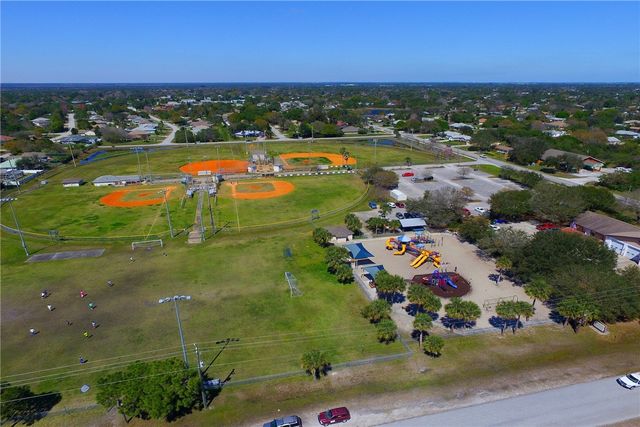 980 Dolphin Avenue, Sebastian, FL 32958