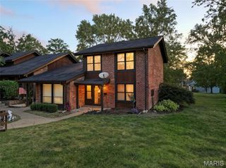4376 Tavistock Circle, St Louis, MO 63129
