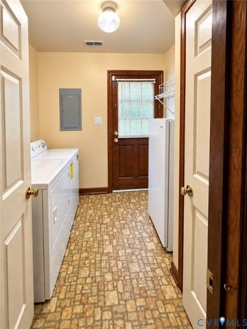 8636 Shadymist Dr, North Chesterfield, VA 23235