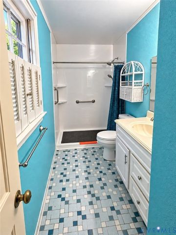 8636 Shadymist Dr, North Chesterfield, VA 23235