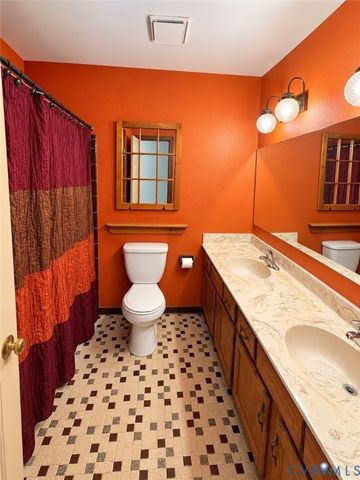 8636 Shadymist Dr, North Chesterfield, VA 23235