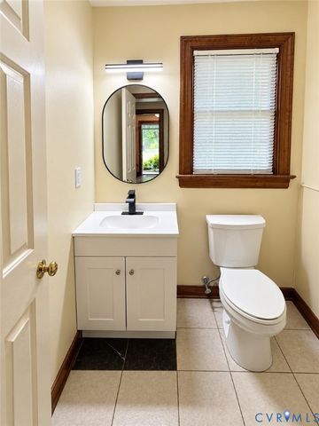 8636 Shadymist Dr, North Chesterfield, VA 23235
