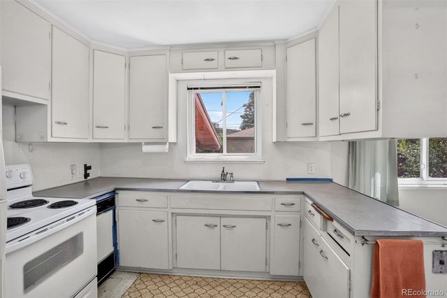 1520 S Corona Street, Denver, CO 80210