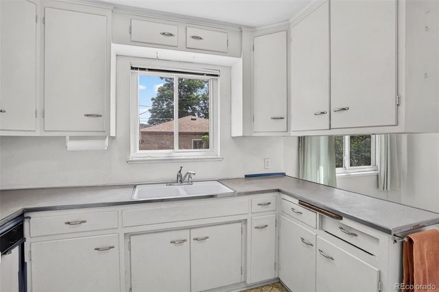 1520 S Corona Street, Denver, CO 80210