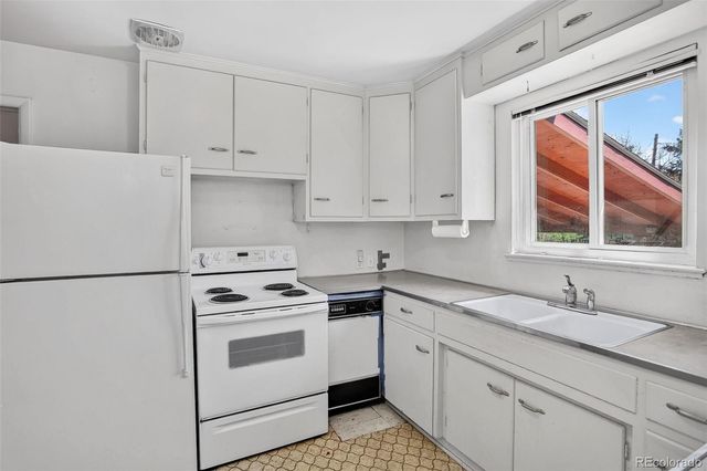 1520 S Corona Street, Denver, CO 80210