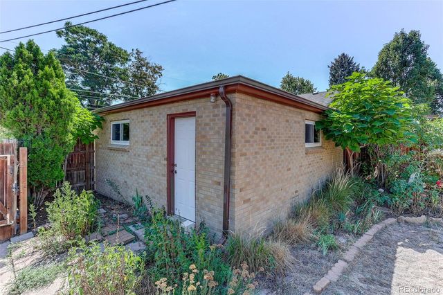 1520 S Corona Street, Denver, CO 80210