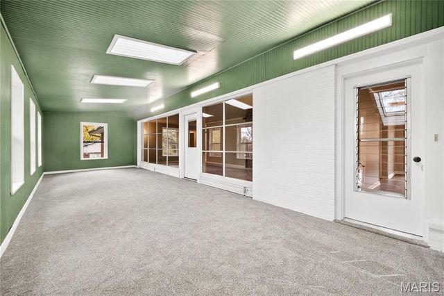 10067 Springwood Drive, Ladue, MO 63124