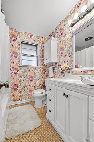 10067 Springwood Drive, Ladue, MO 63124