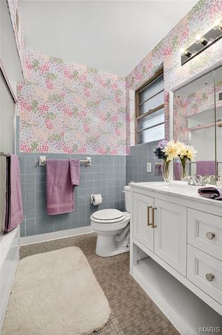 10067 Springwood Drive, Ladue, MO 63124