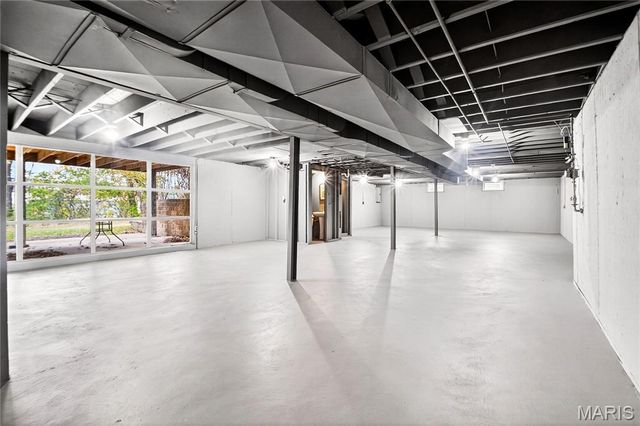 10067 Springwood Drive, Ladue, MO 63124