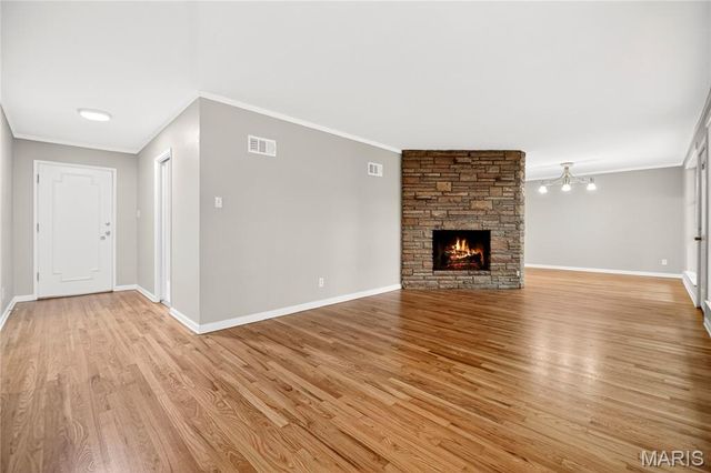 10067 Springwood Drive, Ladue, MO 63124