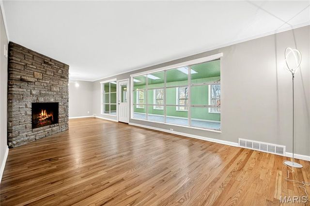 10067 Springwood Drive, Ladue, MO 63124