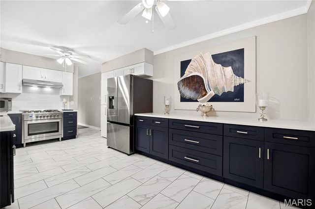 10067 Springwood Drive, Ladue, MO 63124