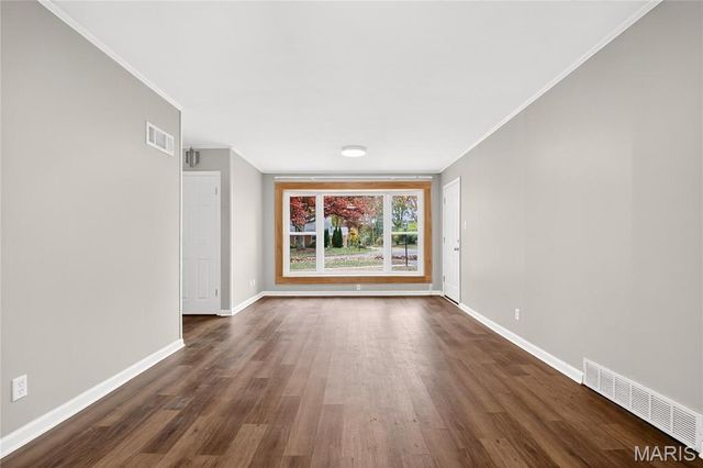 10067 Springwood Drive, Ladue, MO 63124