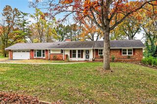 10067 Springwood Drive, Ladue, MO 63124