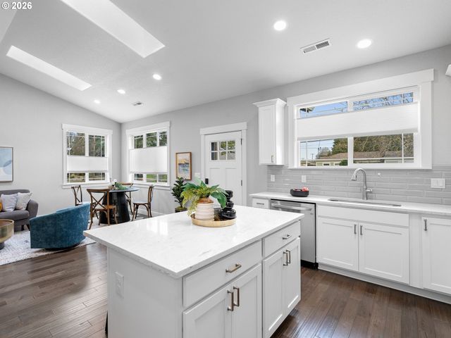 7071 Ne 17TH Ave, Portland, OR 97211