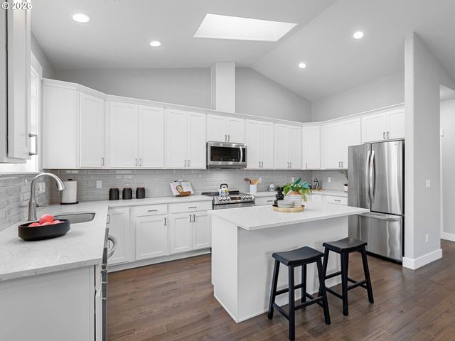 7071 Ne 17TH Ave, Portland, OR 97211