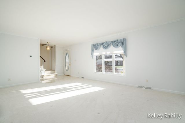 1761 Edgewood Avenue SE, Grand Rapids, MI 49506