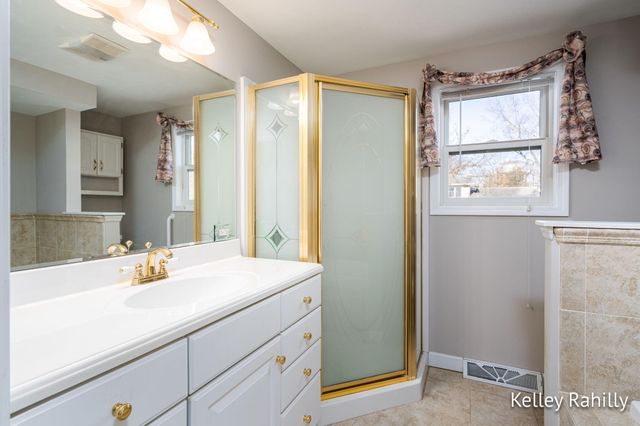 1761 Edgewood Avenue SE, Grand Rapids, MI 49506