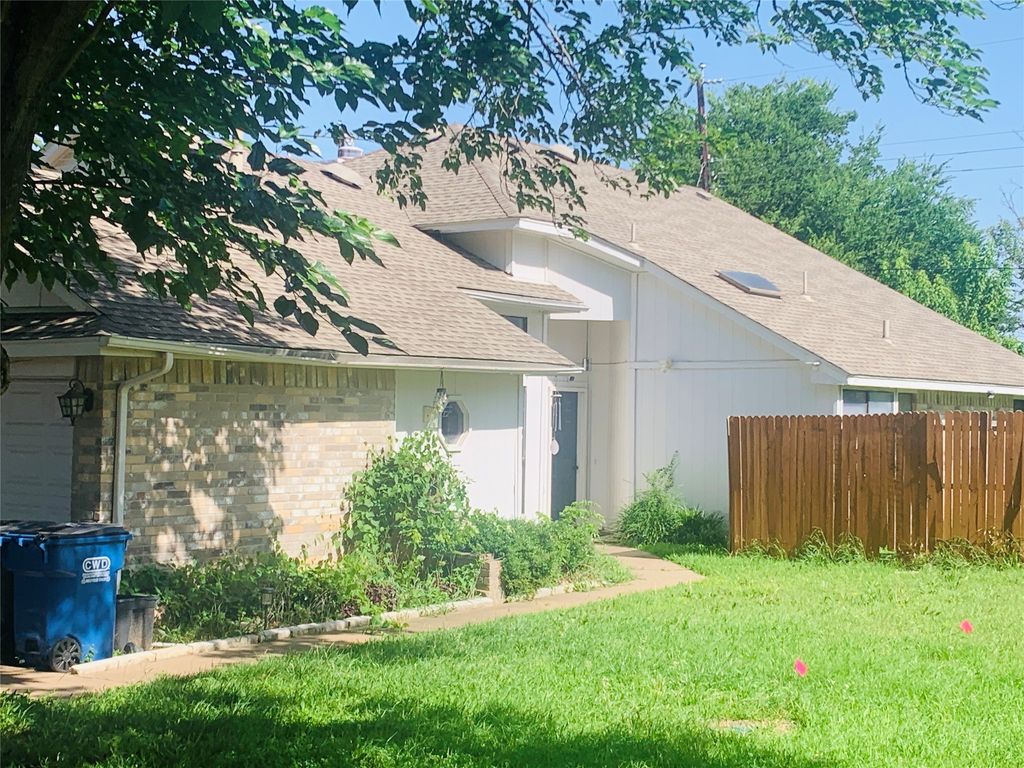 102 Hollywood Drive, Glenn Heights, TX 75154
