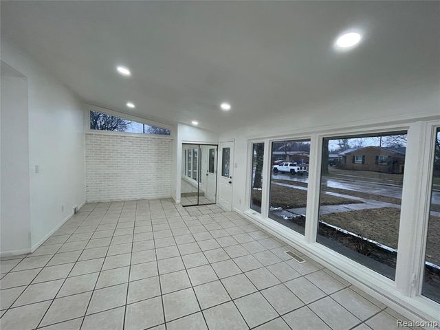 5265 Streefkerk Drive, Warren, MI 48092