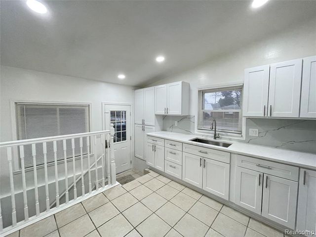 5265 Streefkerk Drive, Warren, MI 48092