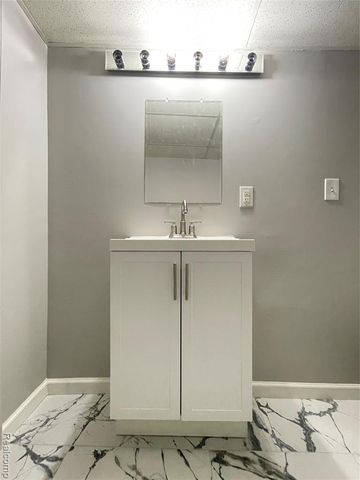 5265 Streefkerk Drive, Warren, MI 48092