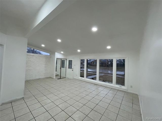 5265 Streefkerk Drive, Warren, MI 48092