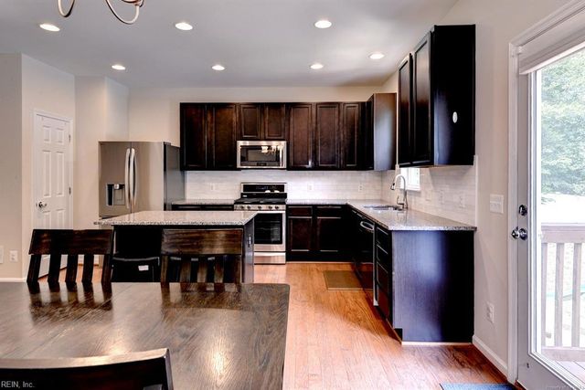 522 Collington CT, Williamsburg, VA 23188