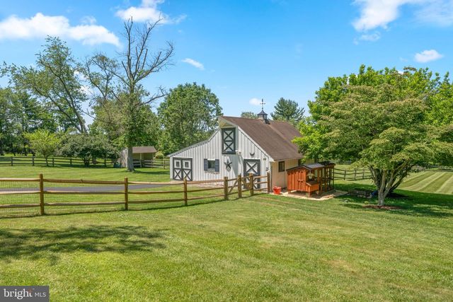 12 CHOWNING DR, Malvern, PA 19355