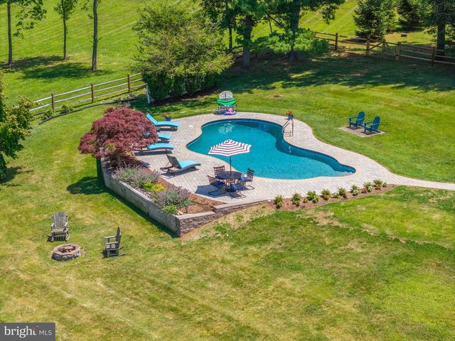 12 CHOWNING DR, Malvern, PA 19355