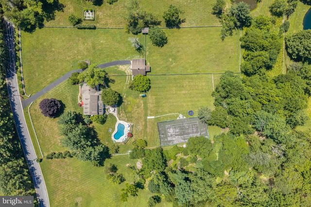12 CHOWNING DR, Malvern, PA 19355
