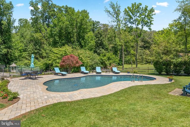 12 CHOWNING DR, Malvern, PA 19355