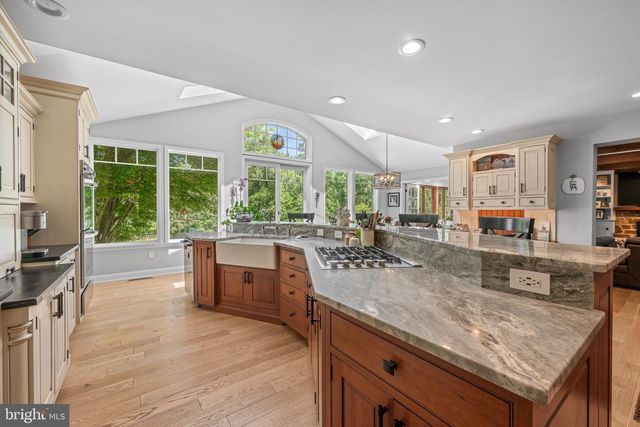 12 CHOWNING DR, Malvern, PA 19355