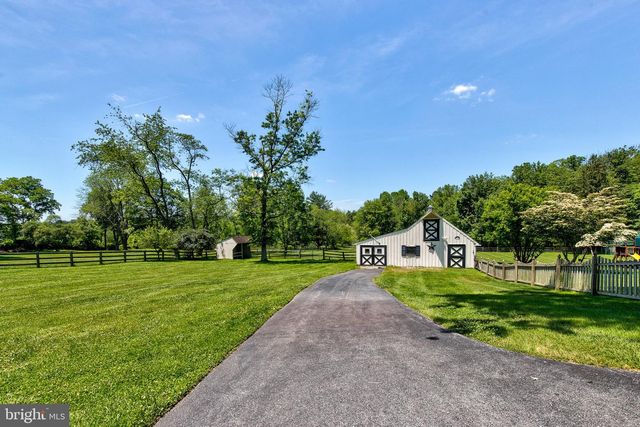 12 CHOWNING DR, Malvern, PA 19355