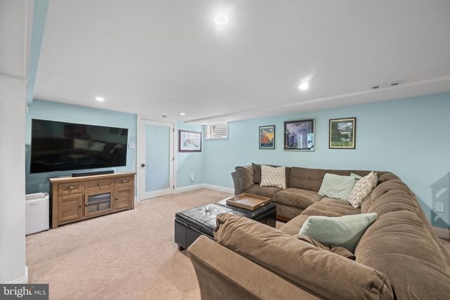 12 CHOWNING DR, Malvern, PA 19355