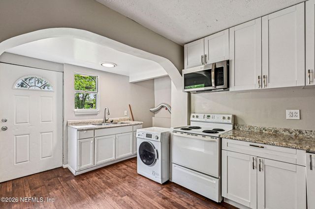 5609 EARTHA Drive, Jacksonville, FL 32209