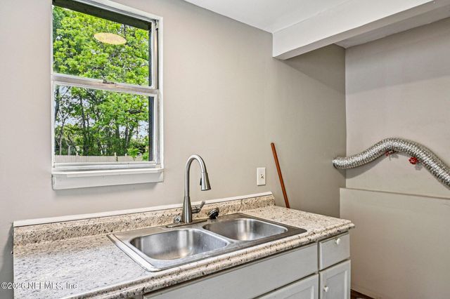 5609 EARTHA Drive, Jacksonville, FL 32209