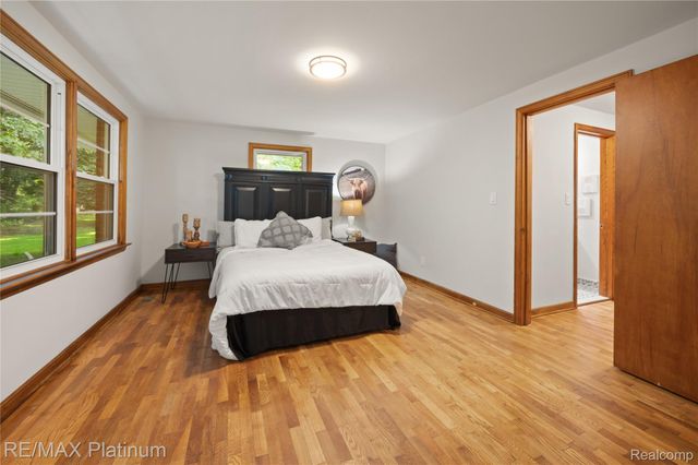 640 N Adelaide Street, Fenton, MI 48430