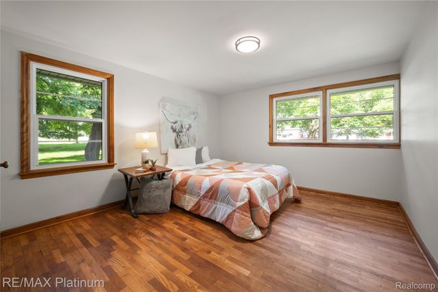 640 N Adelaide Street, Fenton, MI 48430