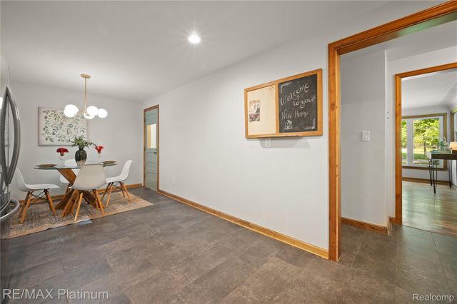 640 N Adelaide Street, Fenton, MI 48430