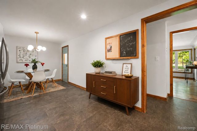 640 N Adelaide Street, Fenton, MI 48430