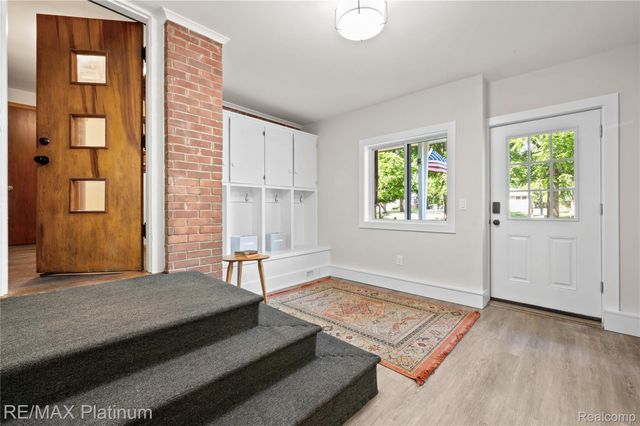 640 N Adelaide Street, Fenton, MI 48430