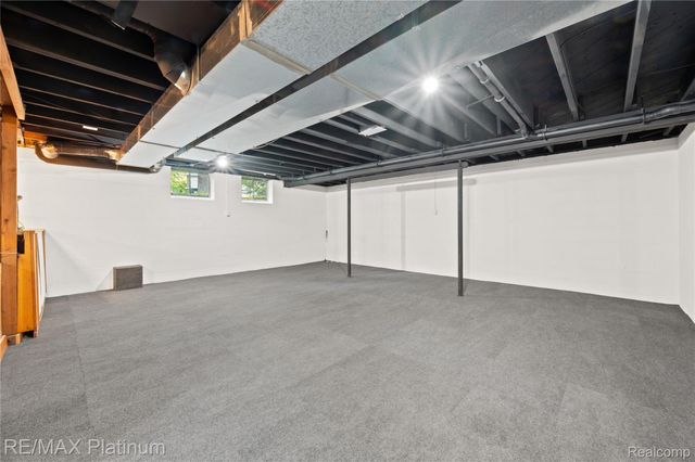 640 N Adelaide Street, Fenton, MI 48430