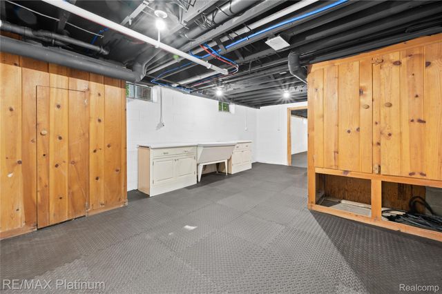 640 N Adelaide Street, Fenton, MI 48430