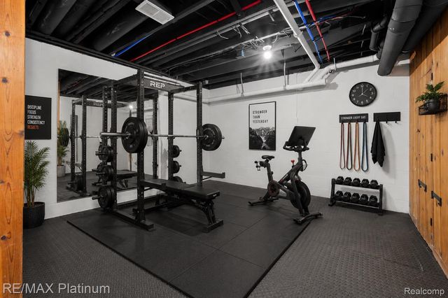 640 N Adelaide Street, Fenton, MI 48430
