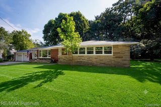 640 N Adelaide Street, Fenton, MI 48430