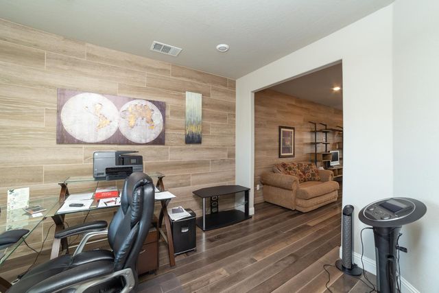 6026 E Fedora Avenue, Fresno, CA 93727