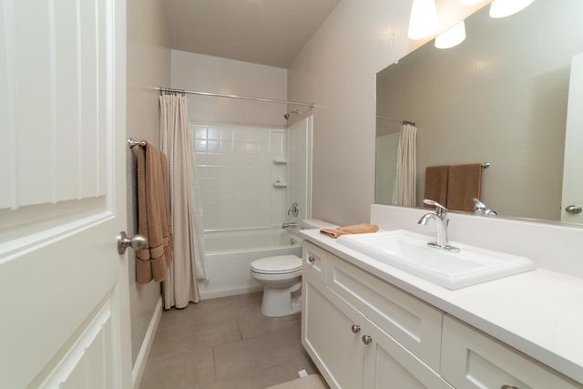 6026 E Fedora Avenue, Fresno, CA 93727