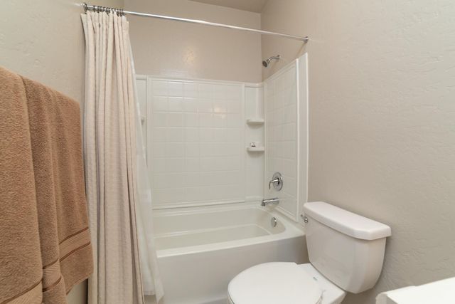 6026 E Fedora Avenue, Fresno, CA 93727